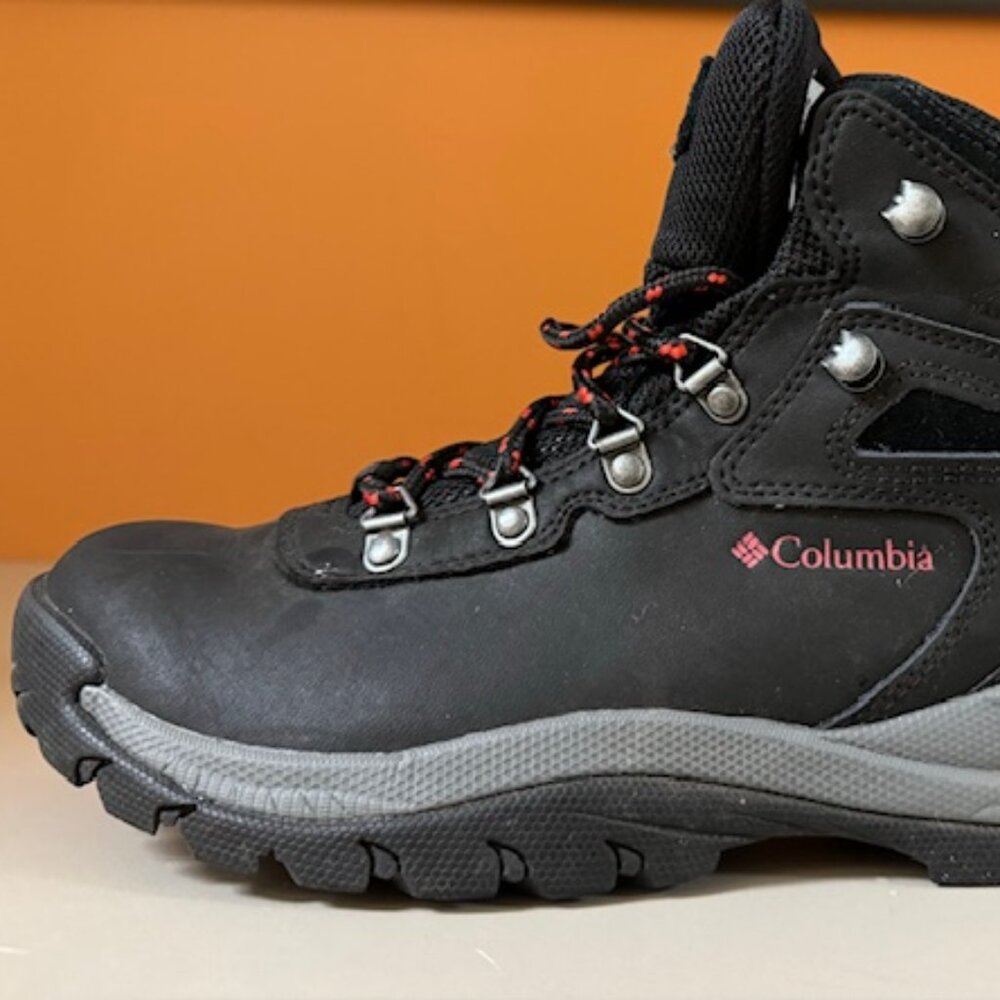 Columbia Women's Newton Ridge Lightweight Waterproof Shoe Hiking Boot